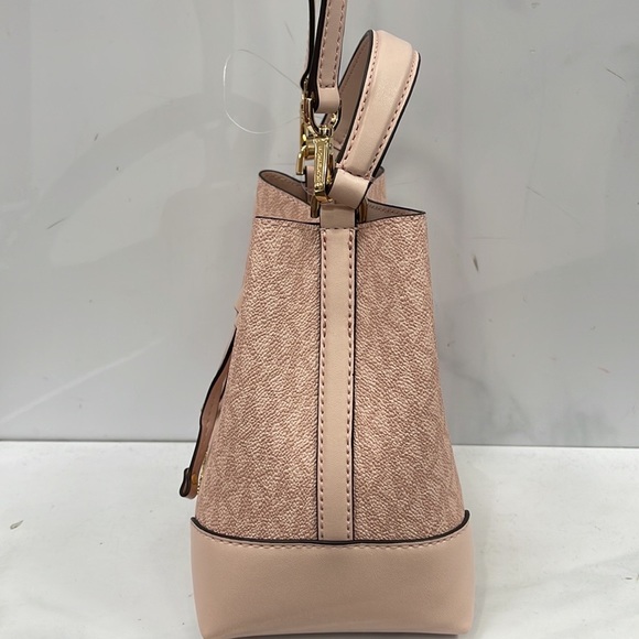 MICHAEL KORS 35F2GM9M1B MERCER SMALL BUCKET DRAWSTRING CROSSBODY
Dk Powder Blush - Picture 15 of 16
